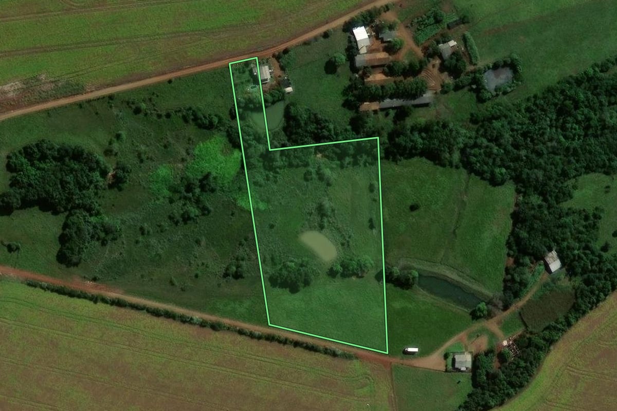 Imagem de satélite do imóvel rural em São Miguel das Missões (RS), com o contorno declarado no CAR desenhado por cima.