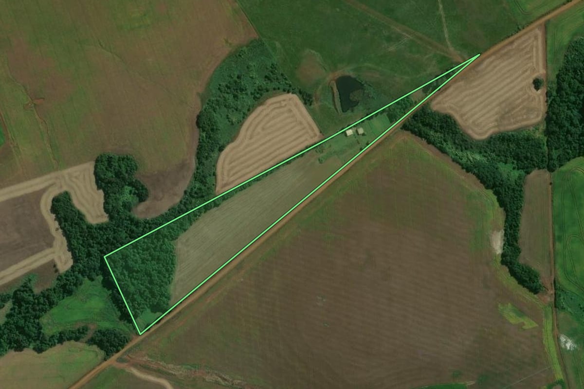 Imagem de satélite do imóvel rural em São Miguel das Missões (RS), com o contorno declarado no CAR desenhado por cima.