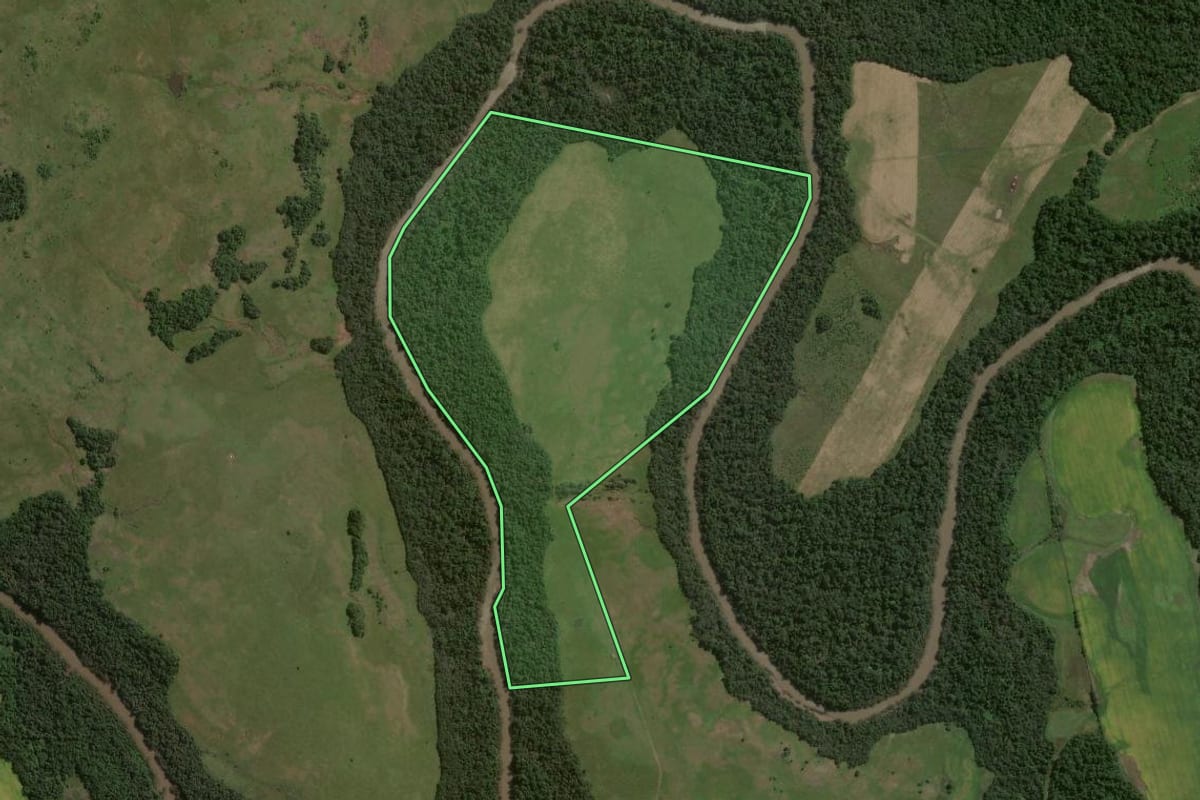 Imagem de satélite do imóvel rural em São Miguel das Missões (RS), com o contorno declarado no CAR desenhado por cima.
