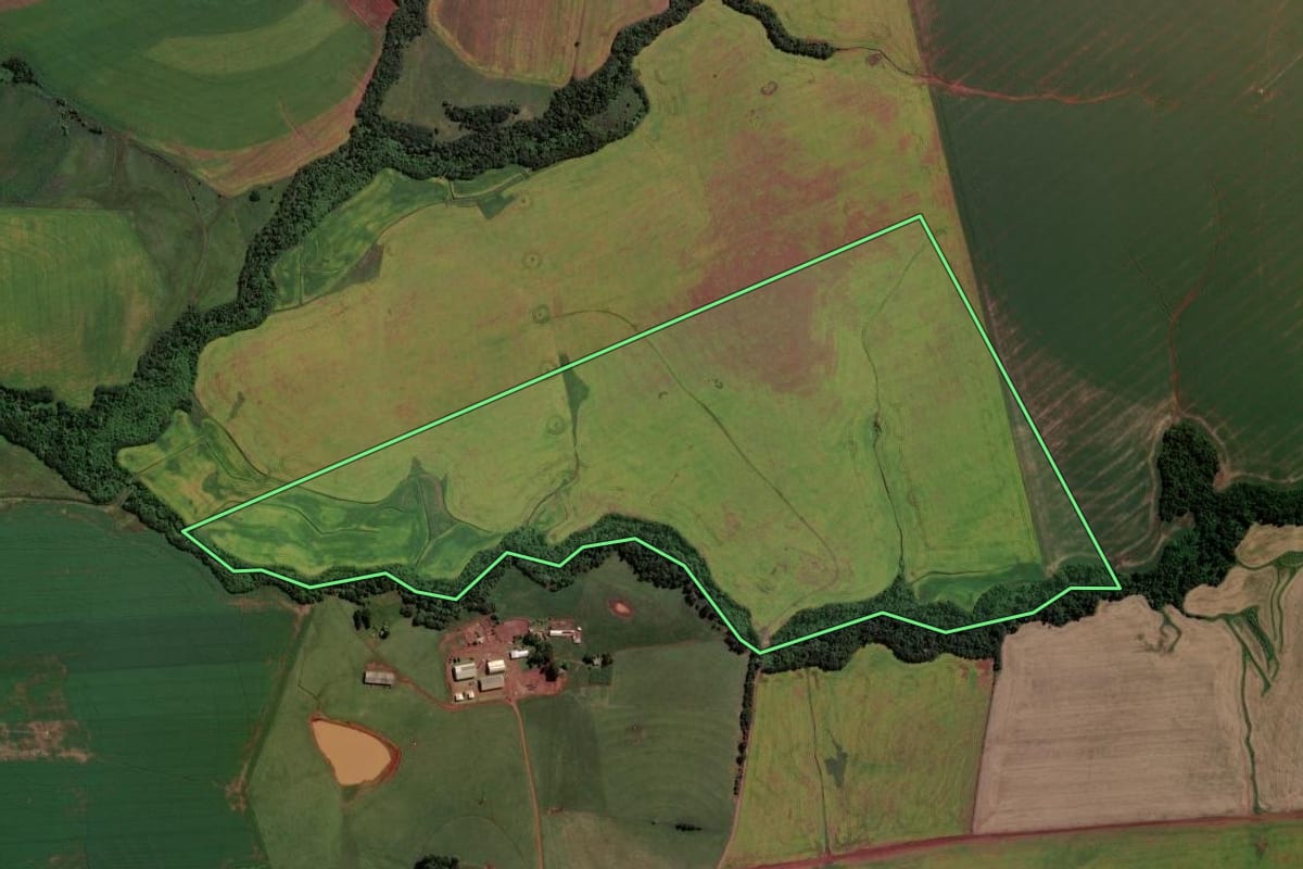 Imagem de satélite do imóvel rural em São Miguel das Missões (RS), com o contorno declarado no CAR desenhado por cima.