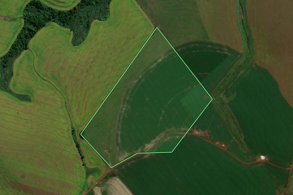 Imagem de satélite do imóvel rural em São Miguel das Missões (RS), com o contorno declarado no CAR desenhado por cima.