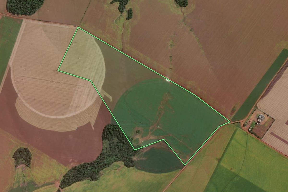 Imagem de satélite do imóvel rural em São Miguel das Missões (RS), com o contorno declarado no CAR desenhado por cima.