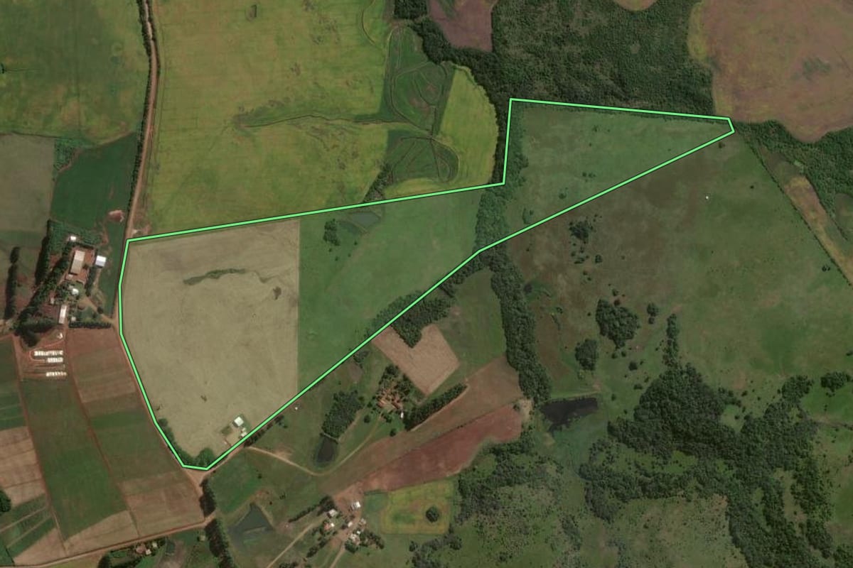 Imagem de satélite do imóvel rural em São Miguel das Missões (RS), com o contorno declarado no CAR desenhado por cima.