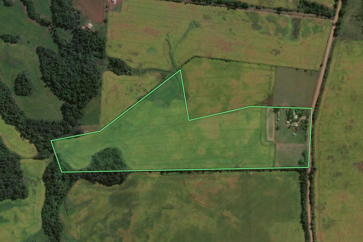 Imagem de satélite do imóvel rural em São Miguel das Missões (RS), com o contorno declarado no CAR desenhado por cima.