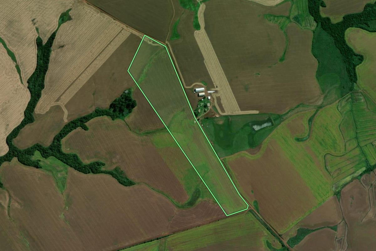 Imagem de satélite do imóvel rural em São Miguel das Missões (RS), com o contorno declarado no CAR desenhado por cima.