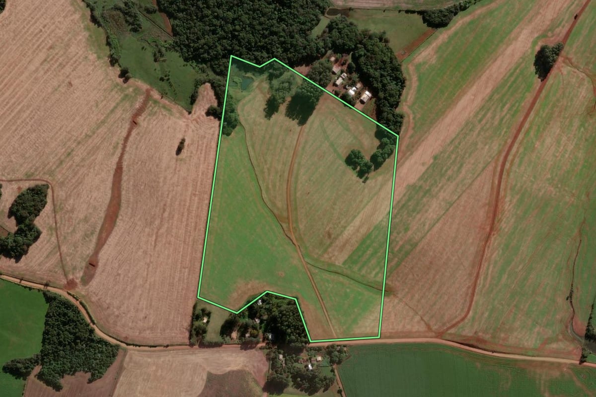 Imagem de satélite do imóvel rural em São Miguel das Missões (RS), com o contorno declarado no CAR desenhado por cima.