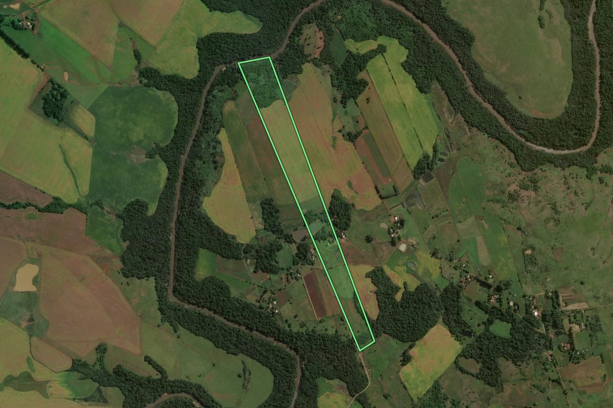 Imagem de satélite do imóvel rural em São Miguel das Missões (RS), com o contorno declarado no CAR desenhado por cima.
