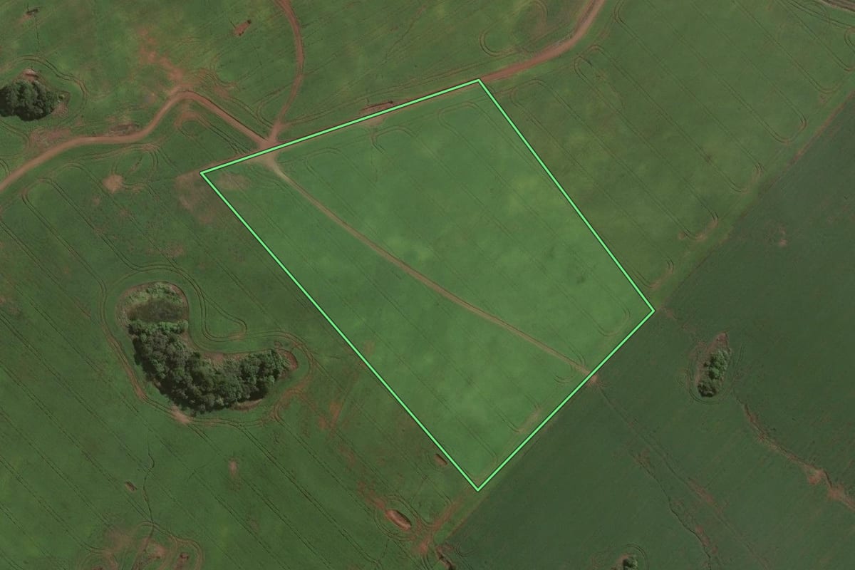 Imagem de satélite do imóvel rural em São Miguel das Missões (RS), com o contorno declarado no CAR desenhado por cima.