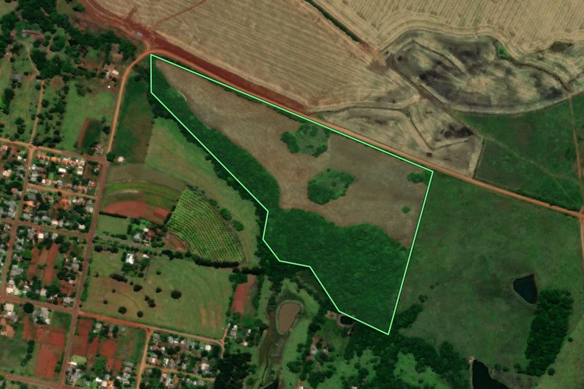 Imagem de satélite do imóvel rural em São Nicolau (RS), com o contorno declarado no CAR desenhado por cima.
