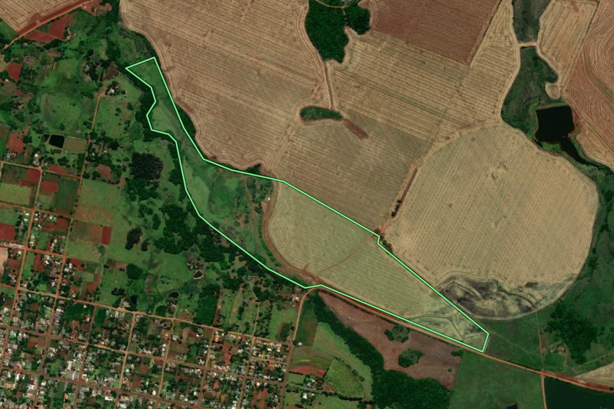 Imagem de satélite do imóvel rural em São Nicolau (RS), com o contorno declarado no CAR desenhado por cima.