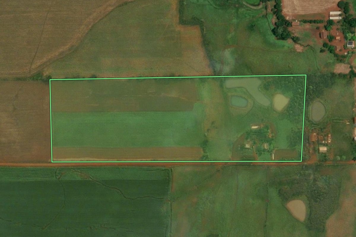Imagem de satélite do imóvel rural em São Paulo das Missões (RS), com o contorno declarado no CAR desenhado por cima.