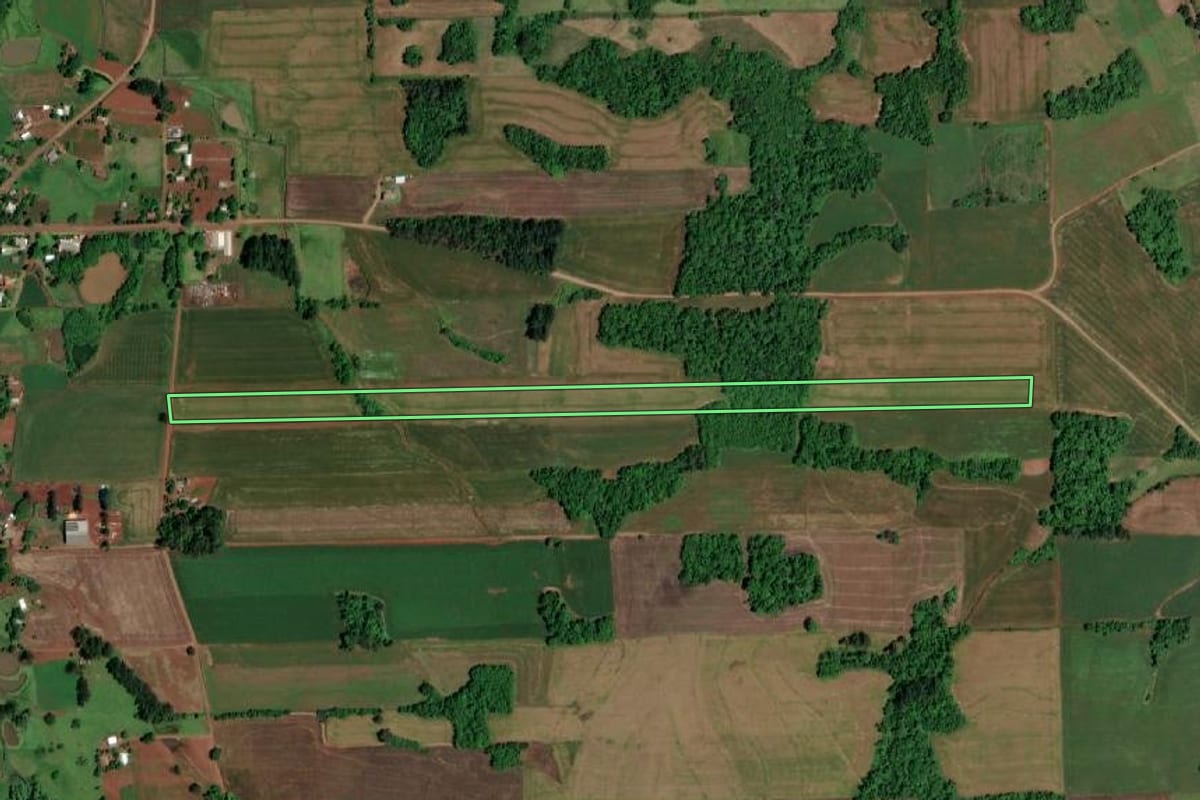 Imagem de satélite do imóvel rural em São Paulo das Missões (RS), com o contorno declarado no CAR desenhado por cima.