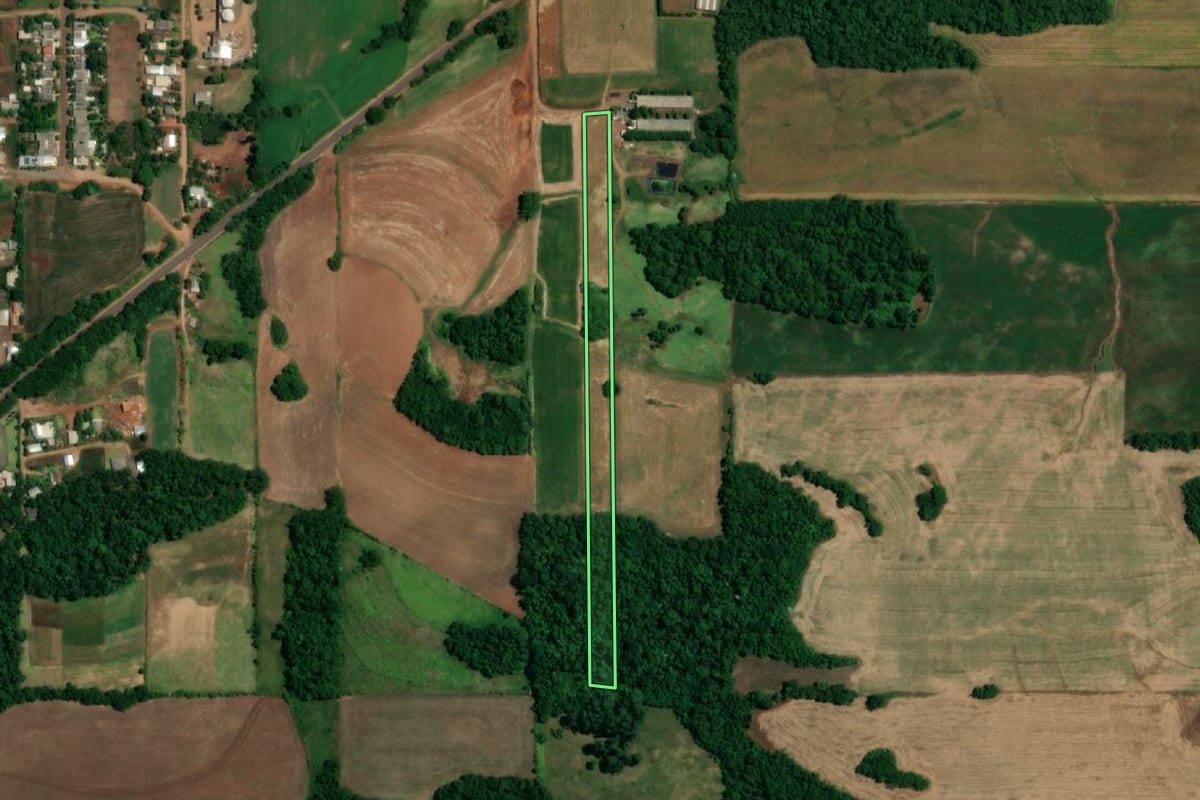 Imagem de satélite do imóvel rural em São Paulo das Missões (RS), com o contorno declarado no CAR desenhado por cima.