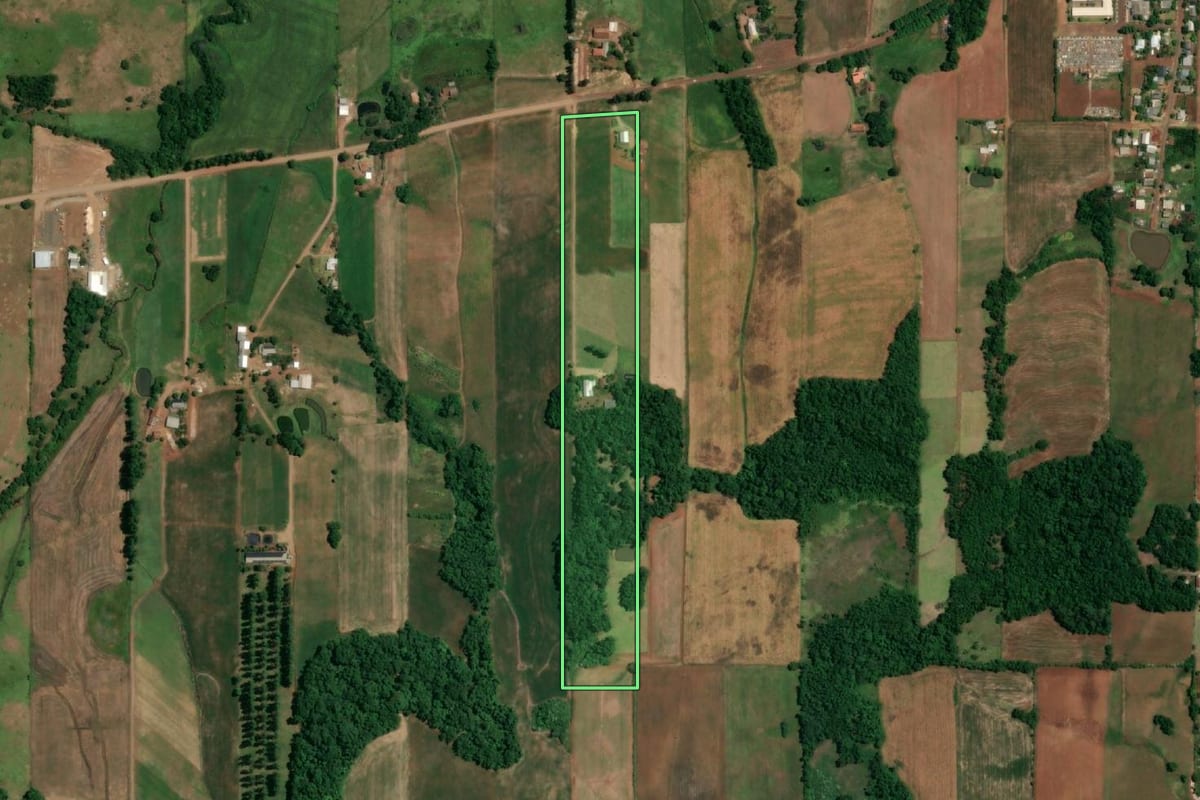 Imagem de satélite do imóvel rural em São Paulo das Missões (RS), com o contorno declarado no CAR desenhado por cima.