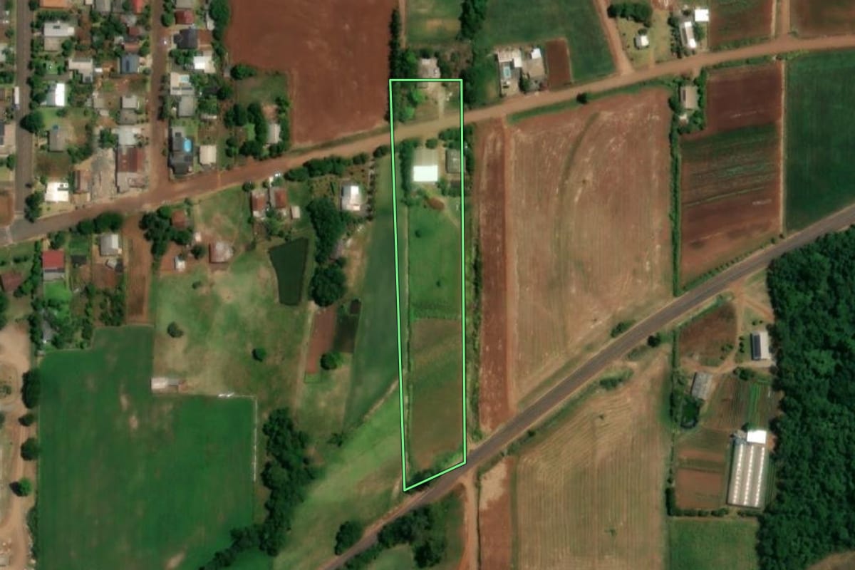 Imagem de satélite do imóvel rural em São Paulo das Missões (RS), com o contorno declarado no CAR desenhado por cima.