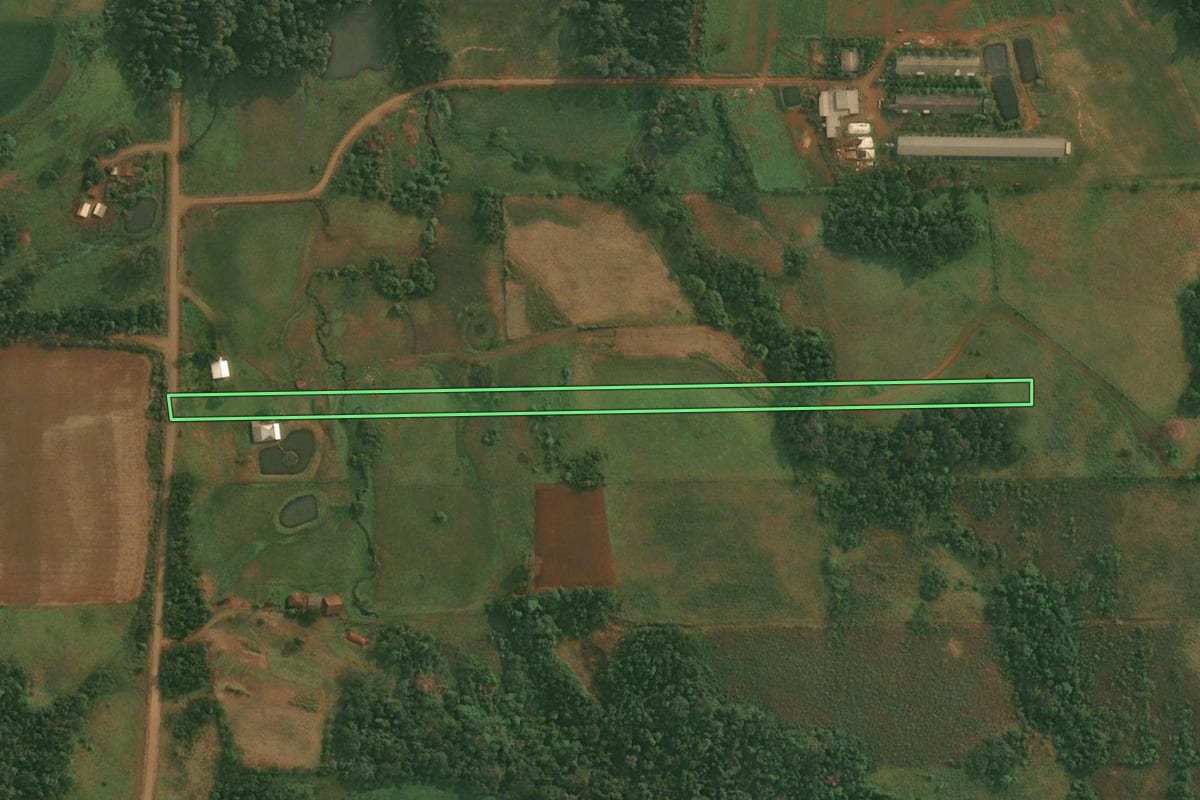 Imagem de satélite do imóvel rural em São Paulo das Missões (RS), com o contorno declarado no CAR desenhado por cima.