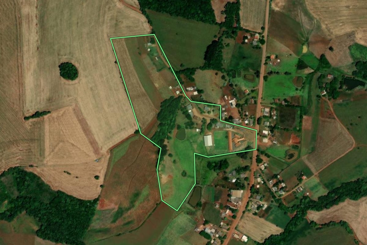 Imagem de satélite do imóvel rural em São Pedro das Missões (RS), com o contorno declarado no CAR desenhado por cima.