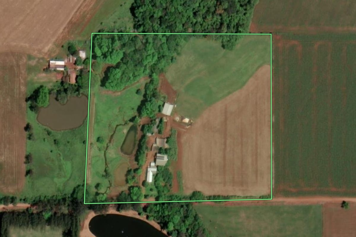 Imagem de satélite do imóvel rural em São Pedro do Butiá (RS), com o contorno declarado no CAR desenhado por cima.