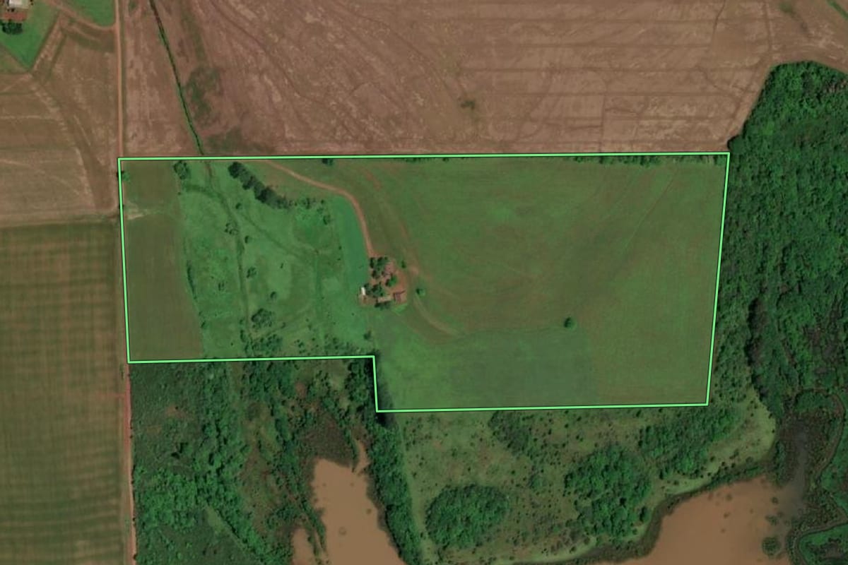 Imagem de satélite do imóvel rural em São Pedro do Butiá (RS), com o contorno declarado no CAR desenhado por cima.