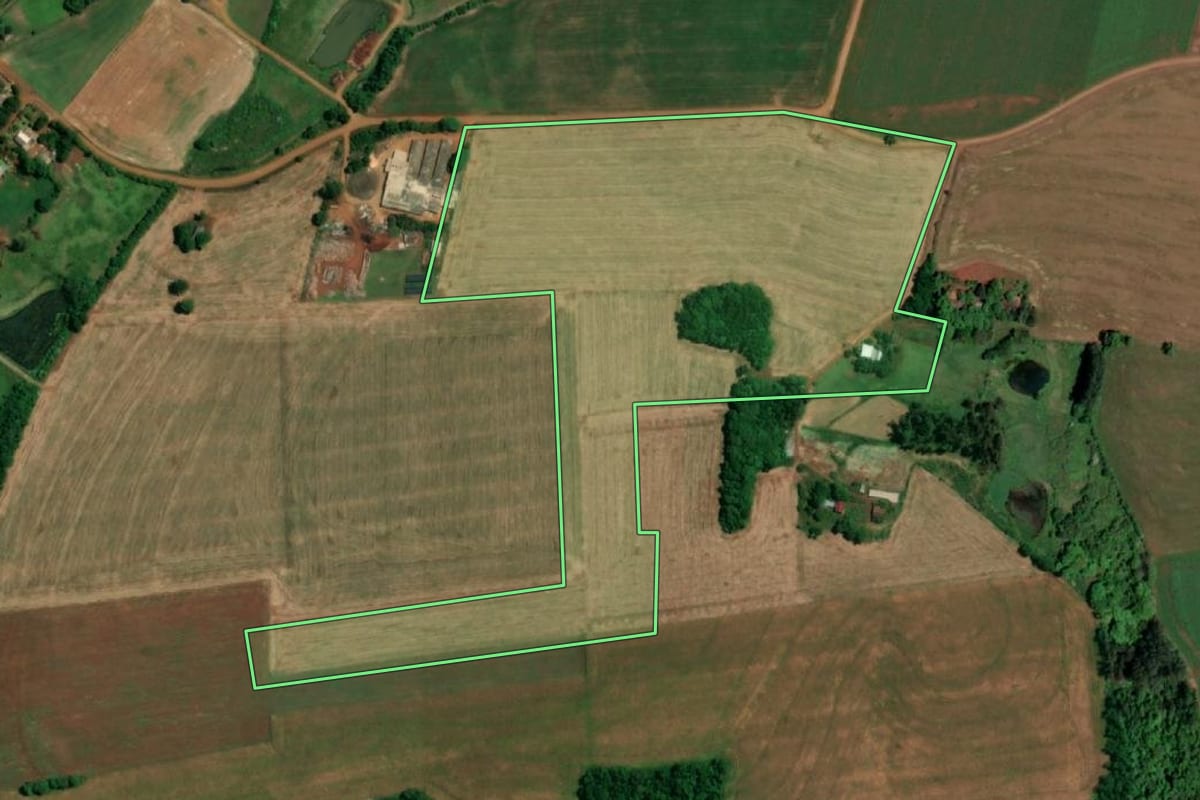 Imagem de satélite do imóvel rural em São Pedro do Butiá (RS), com o contorno declarado no CAR desenhado por cima.