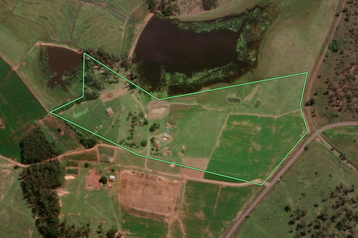 Imagem de satélite do imóvel rural em São Pedro do Sul (RS), com o contorno declarado no CAR desenhado por cima.