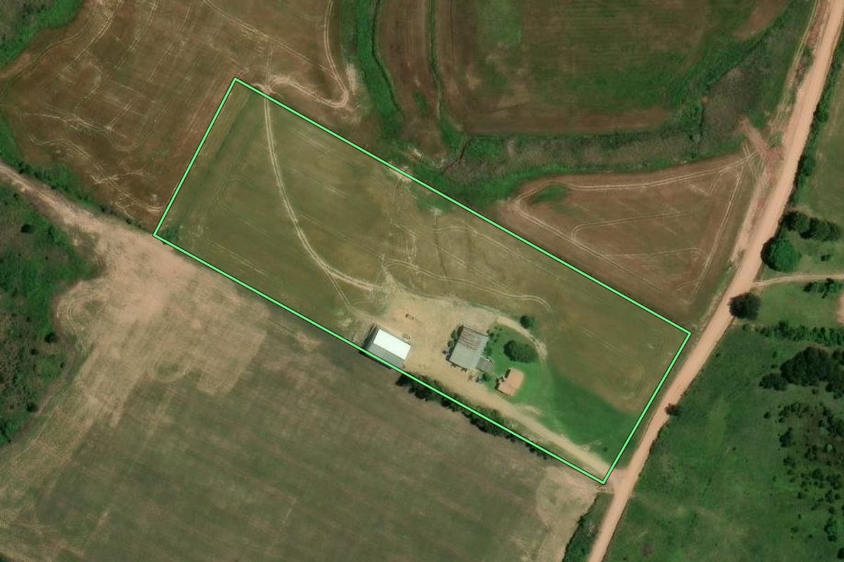 Imagem de satélite do imóvel rural em São Pedro do Sul (RS), com o contorno declarado no CAR desenhado por cima.