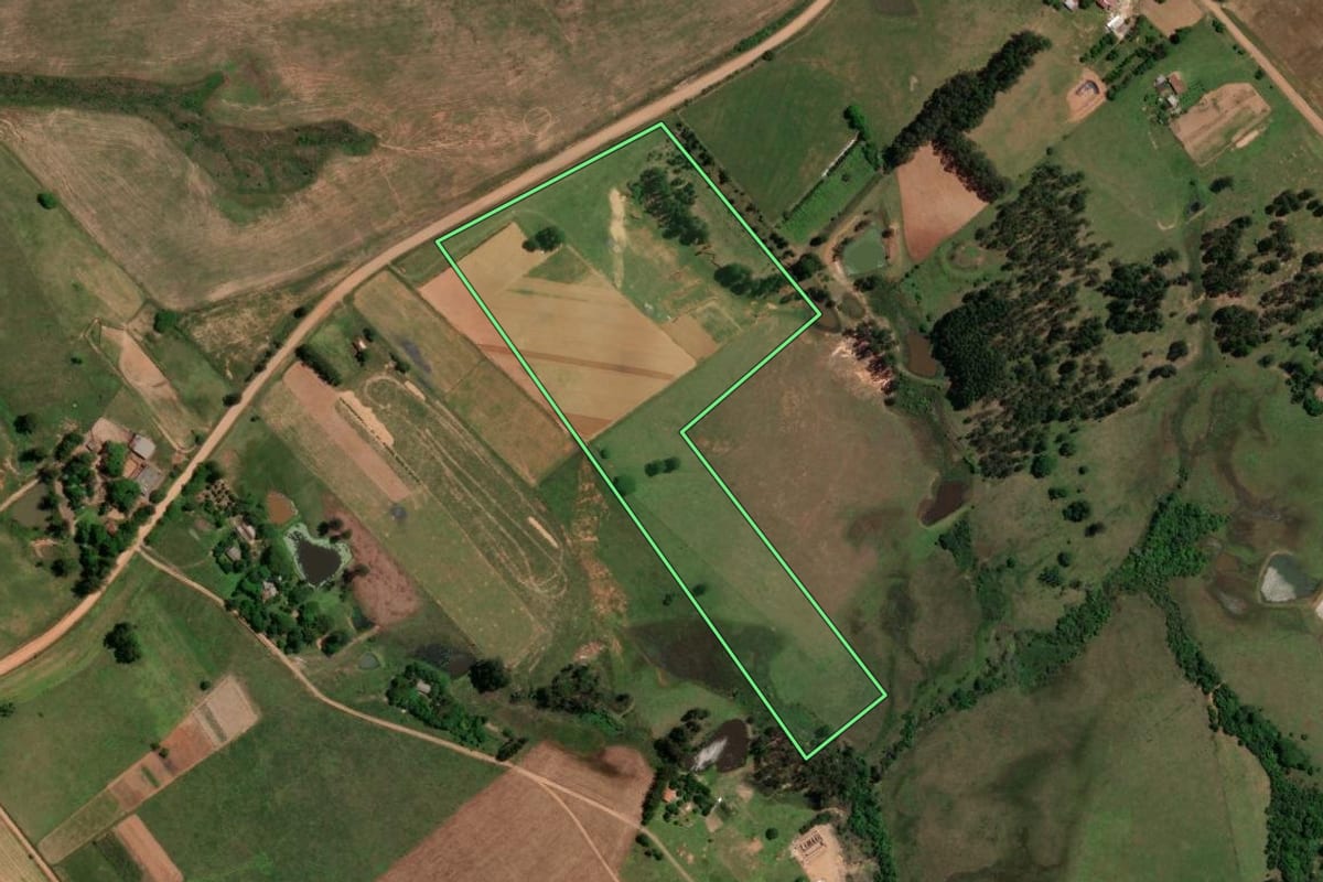 Imagem de satélite do imóvel rural em São Pedro do Sul (RS), com o contorno declarado no CAR desenhado por cima.