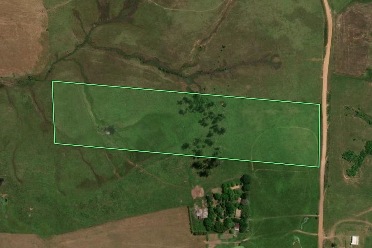 Imagem de satélite do imóvel rural em São Pedro do Sul (RS), com o contorno declarado no CAR desenhado por cima.