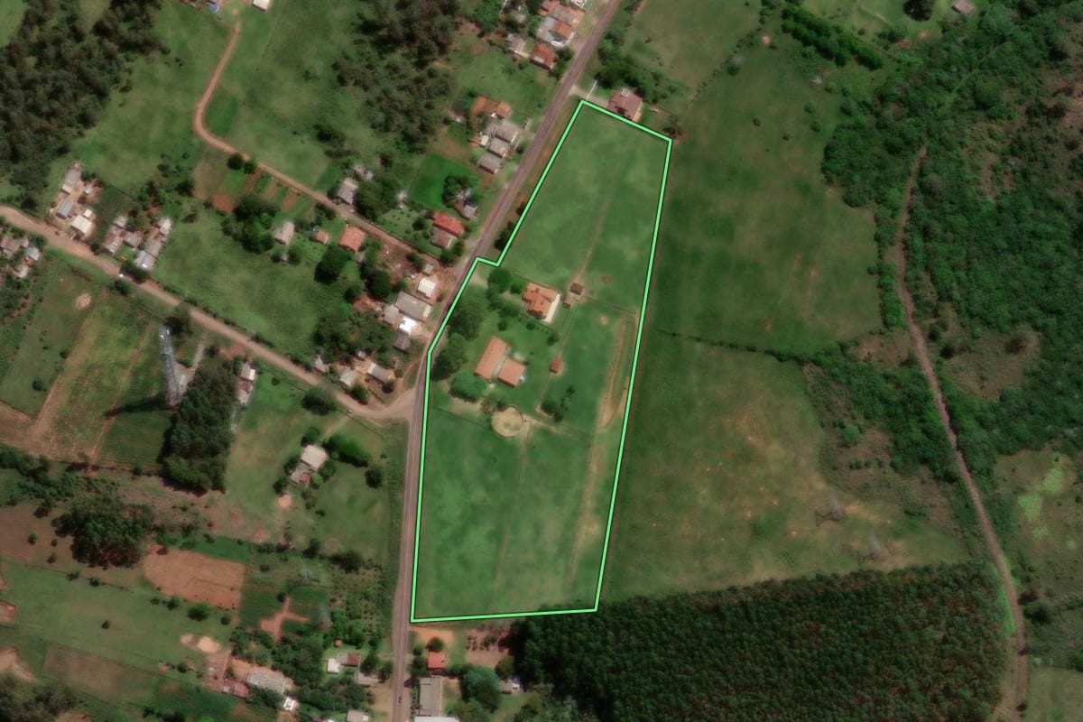 Imagem de satélite do imóvel rural em São Pedro do Sul (RS), com o contorno declarado no CAR desenhado por cima.