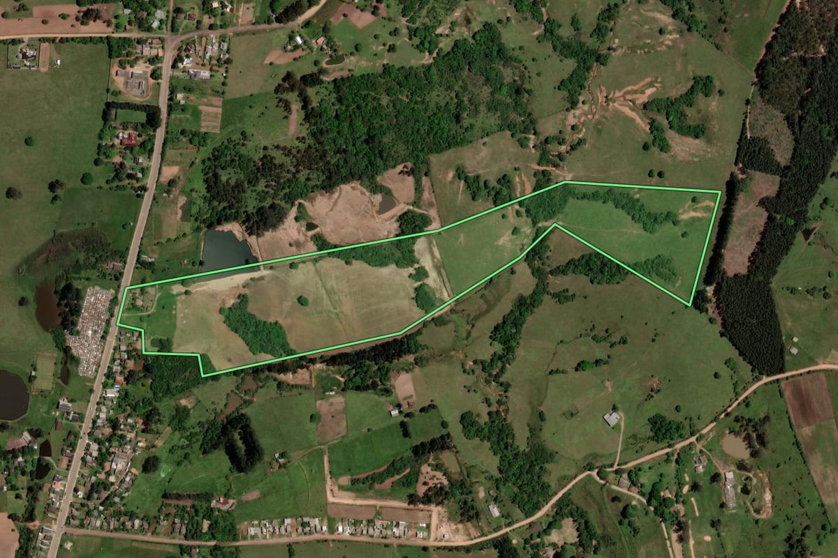 Imagem de satélite do imóvel rural em São Pedro do Sul (RS), com o contorno declarado no CAR desenhado por cima.