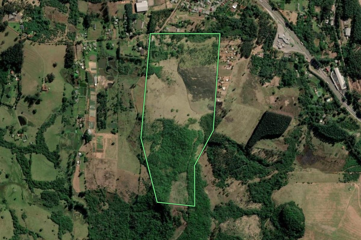 Imagem de satélite do imóvel rural em São Sebastião do Caí (RS), com o contorno declarado no CAR desenhado por cima.