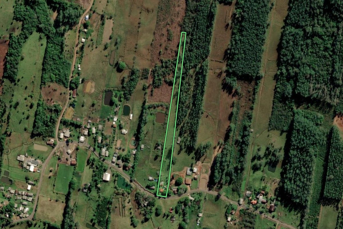 Imagem de satélite do imóvel rural em São Sebastião do Caí (RS), com o contorno declarado no CAR desenhado por cima.