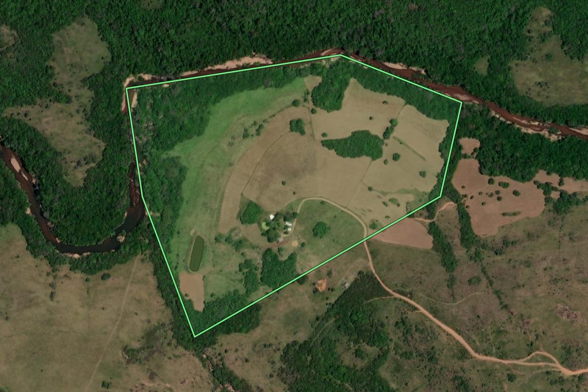 Imagem de satélite do imóvel rural em São Sepé (RS), com o contorno declarado no CAR desenhado por cima.
