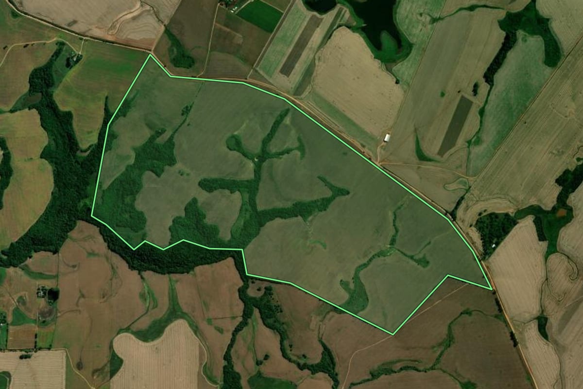 Imagem de satélite do imóvel rural em São Sepé (RS), com o contorno declarado no CAR desenhado por cima.