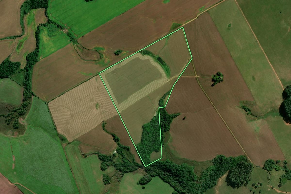 Imagem de satélite do imóvel rural em São Sepé (RS), com o contorno declarado no CAR desenhado por cima.