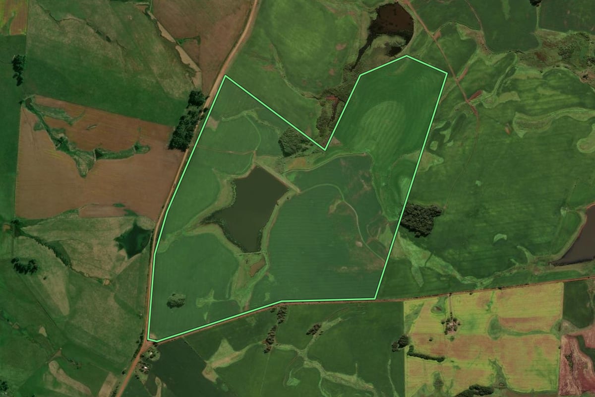 Imagem de satélite do imóvel rural em São Sepé (RS), com o contorno declarado no CAR desenhado por cima.