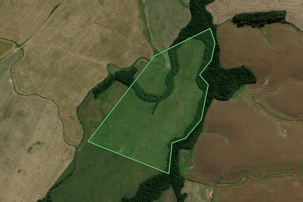 Imagem de satélite do imóvel rural em São Sepé (RS), com o contorno declarado no CAR desenhado por cima.