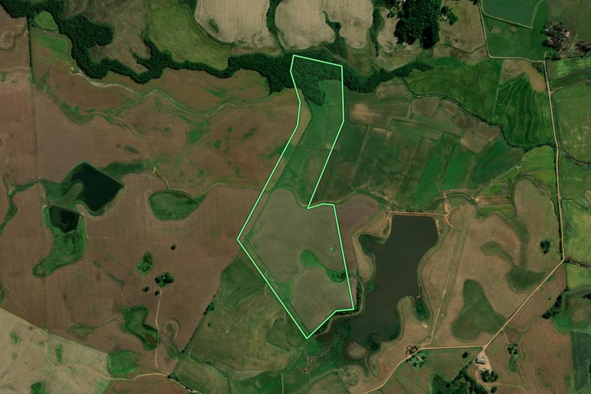 Imagem de satélite do imóvel rural em São Sepé (RS), com o contorno declarado no CAR desenhado por cima.