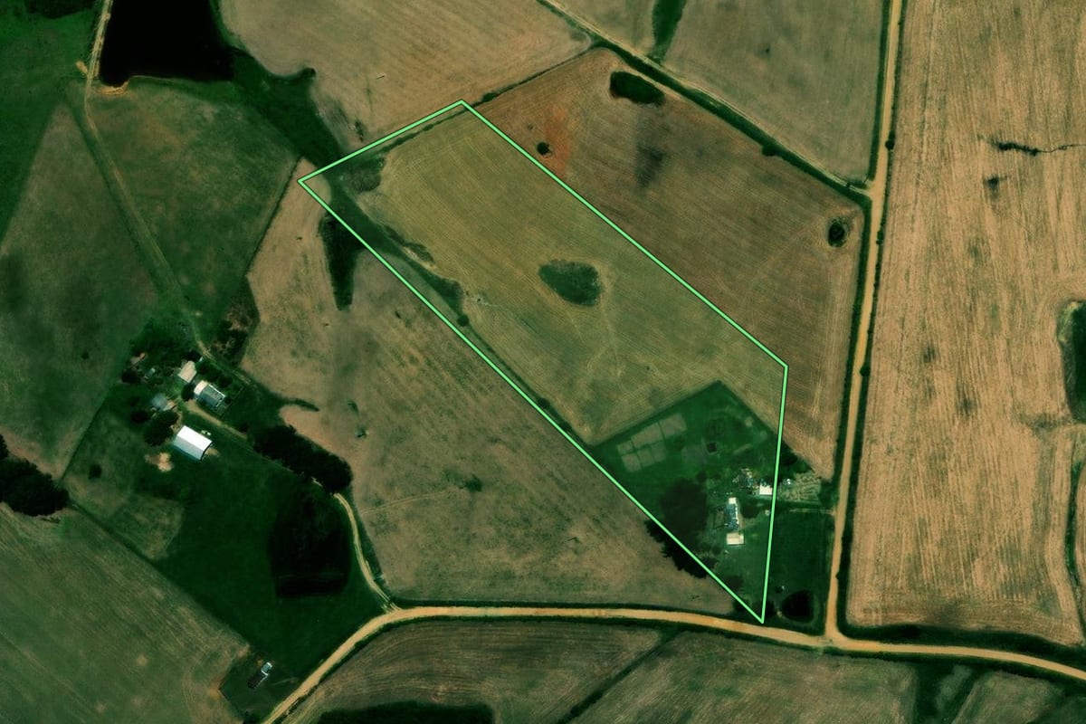 Imagem de satélite do imóvel rural em São Sepé (RS), com o contorno declarado no CAR desenhado por cima.