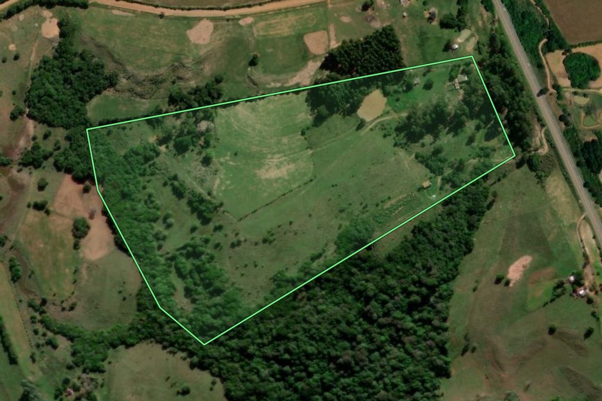 Imagem de satélite do imóvel rural em São Sepé (RS), com o contorno declarado no CAR desenhado por cima.