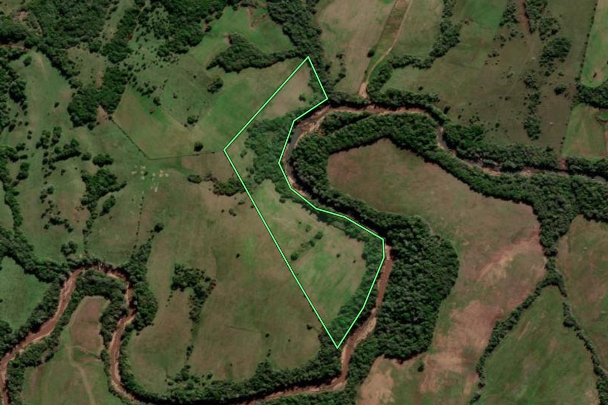 Imagem de satélite do imóvel rural em São Sepé (RS), com o contorno declarado no CAR desenhado por cima.