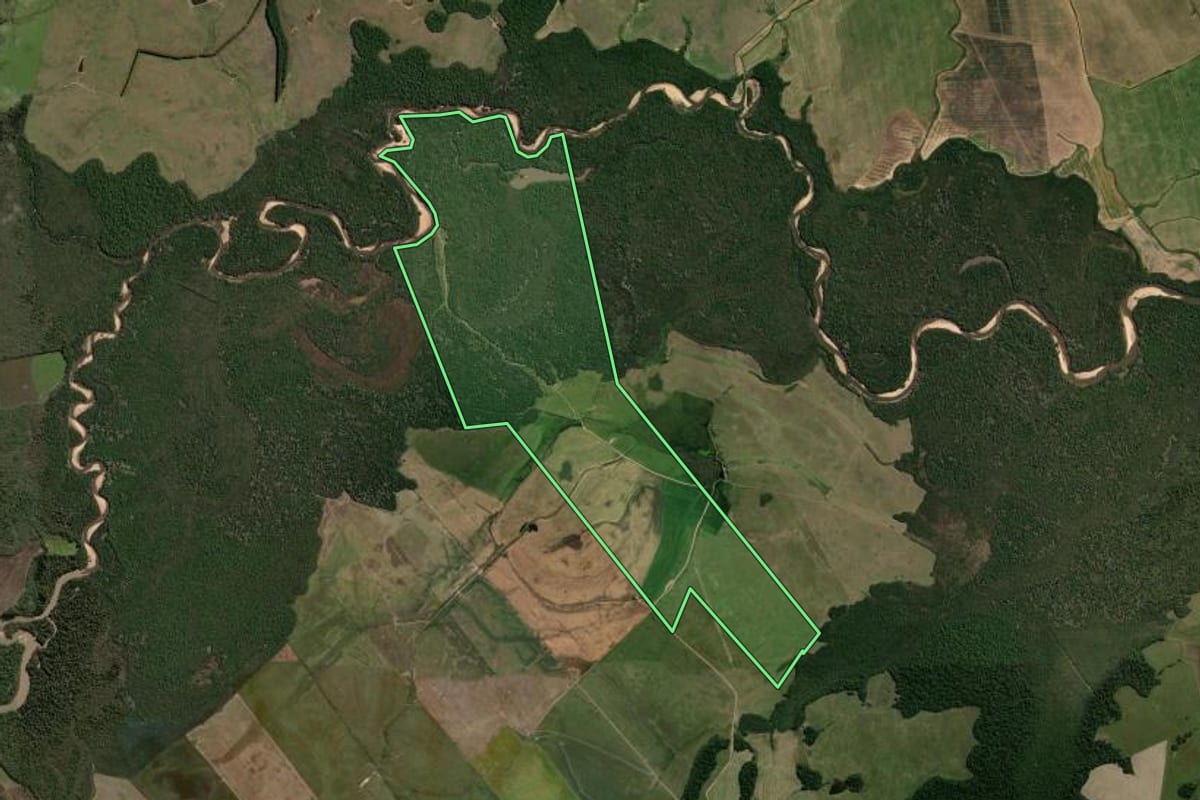 Imagem de satélite do imóvel rural em São Sepé (RS), com o contorno declarado no CAR desenhado por cima.
