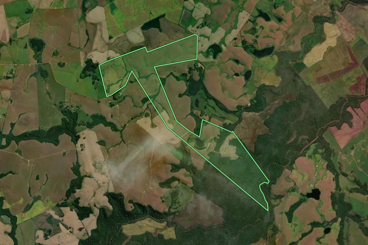 Imagem de satélite do imóvel rural em São Sepé (RS), com o contorno declarado no CAR desenhado por cima.