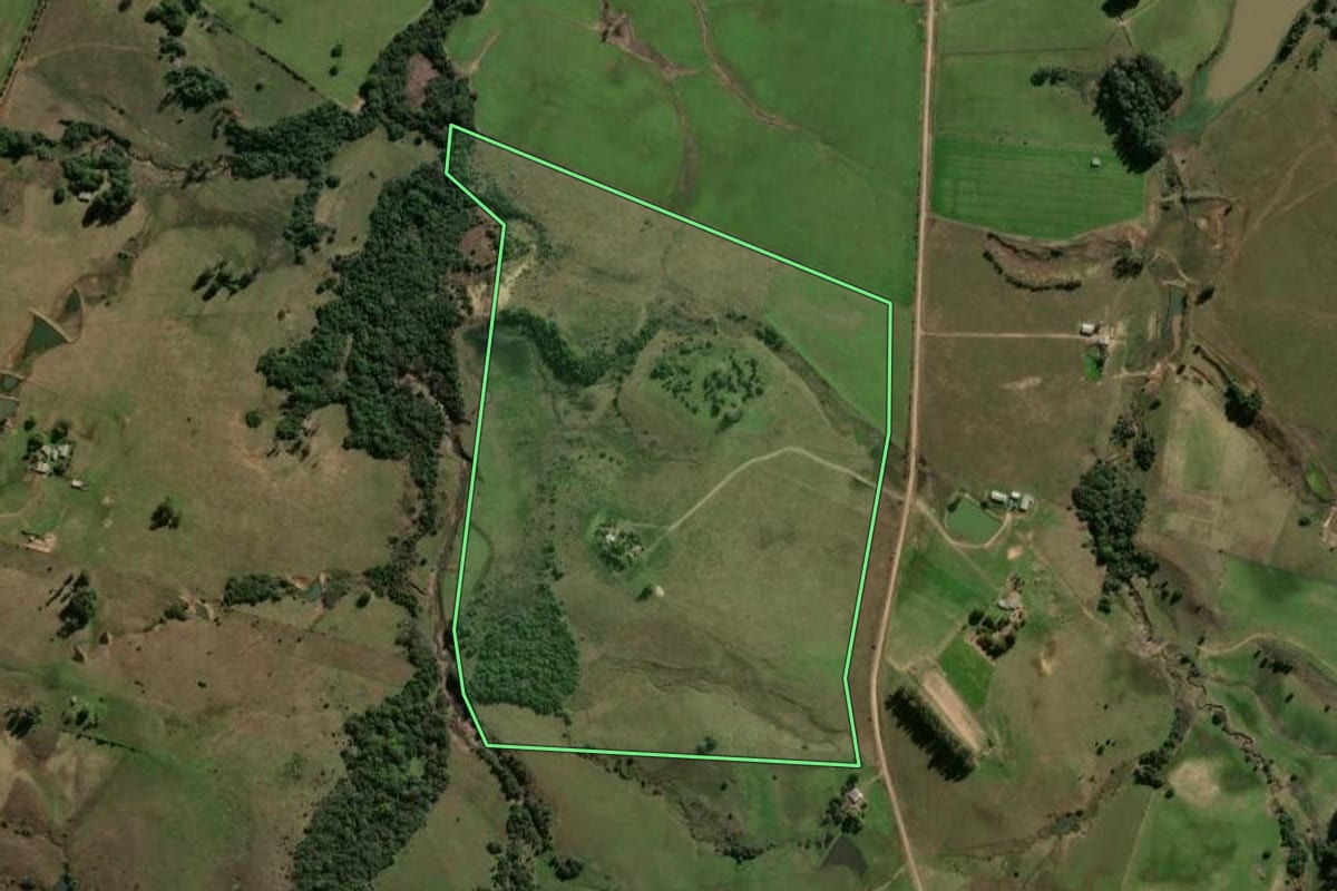 Imagem de satélite do imóvel rural em São Sepé (RS), com o contorno declarado no CAR desenhado por cima.