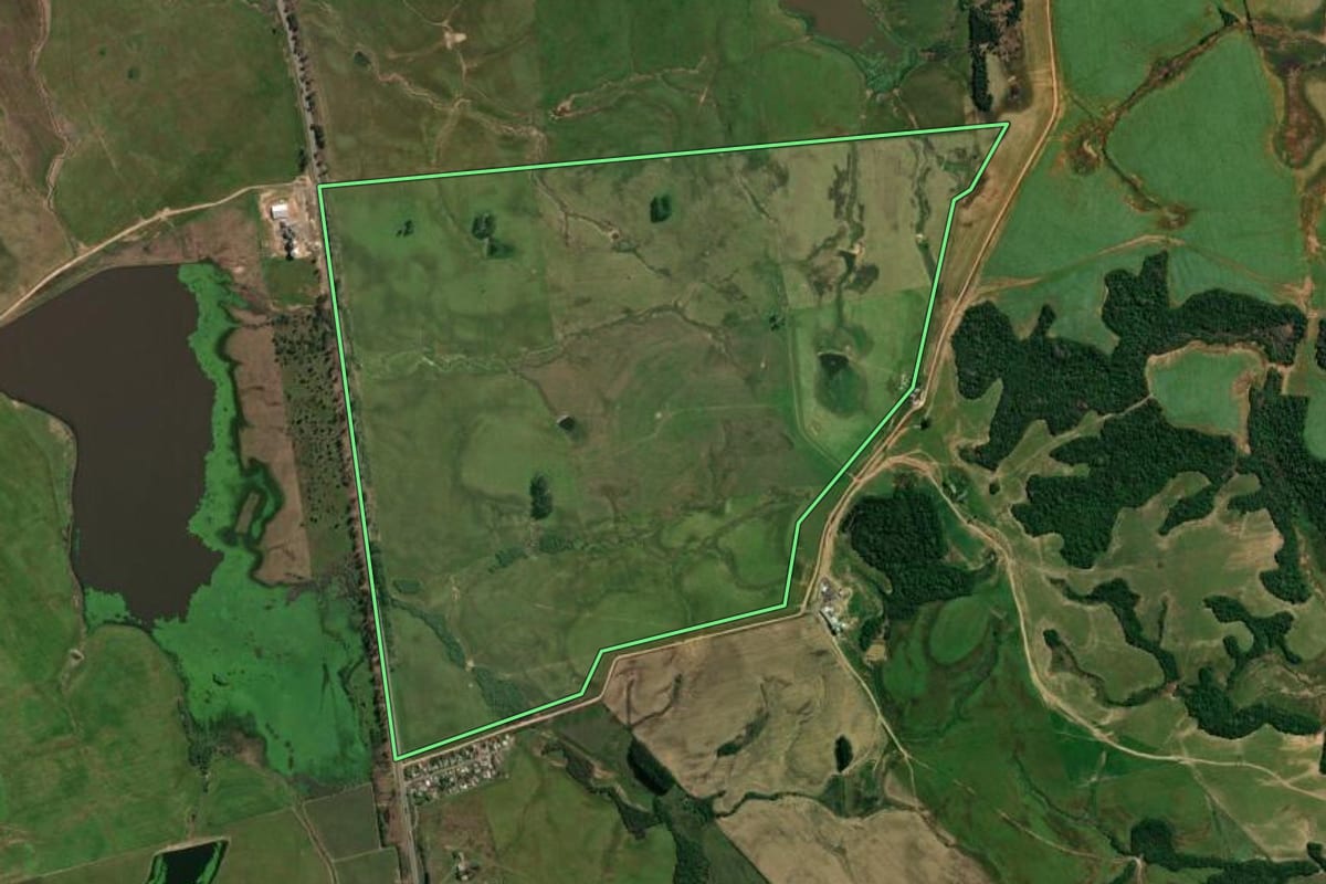Imagem de satélite do imóvel rural em São Sepé (RS), com o contorno declarado no CAR desenhado por cima.