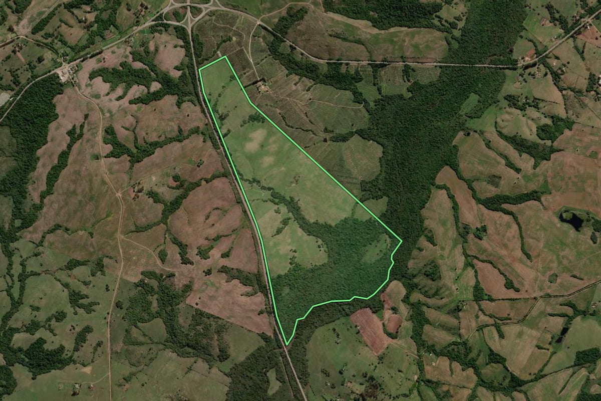 Imagem de satélite do imóvel rural em São Sepé (RS), com o contorno declarado no CAR desenhado por cima.