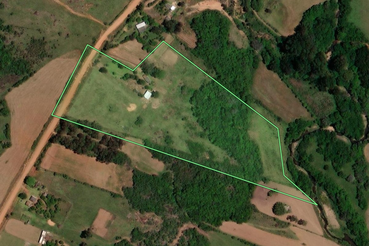 Imagem de satélite do imóvel rural em São Sepé (RS), com o contorno declarado no CAR desenhado por cima.