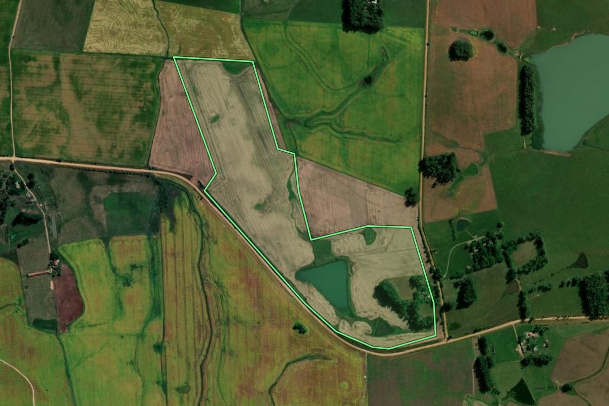 Imagem de satélite do imóvel rural em São Sepé (RS), com o contorno declarado no CAR desenhado por cima.