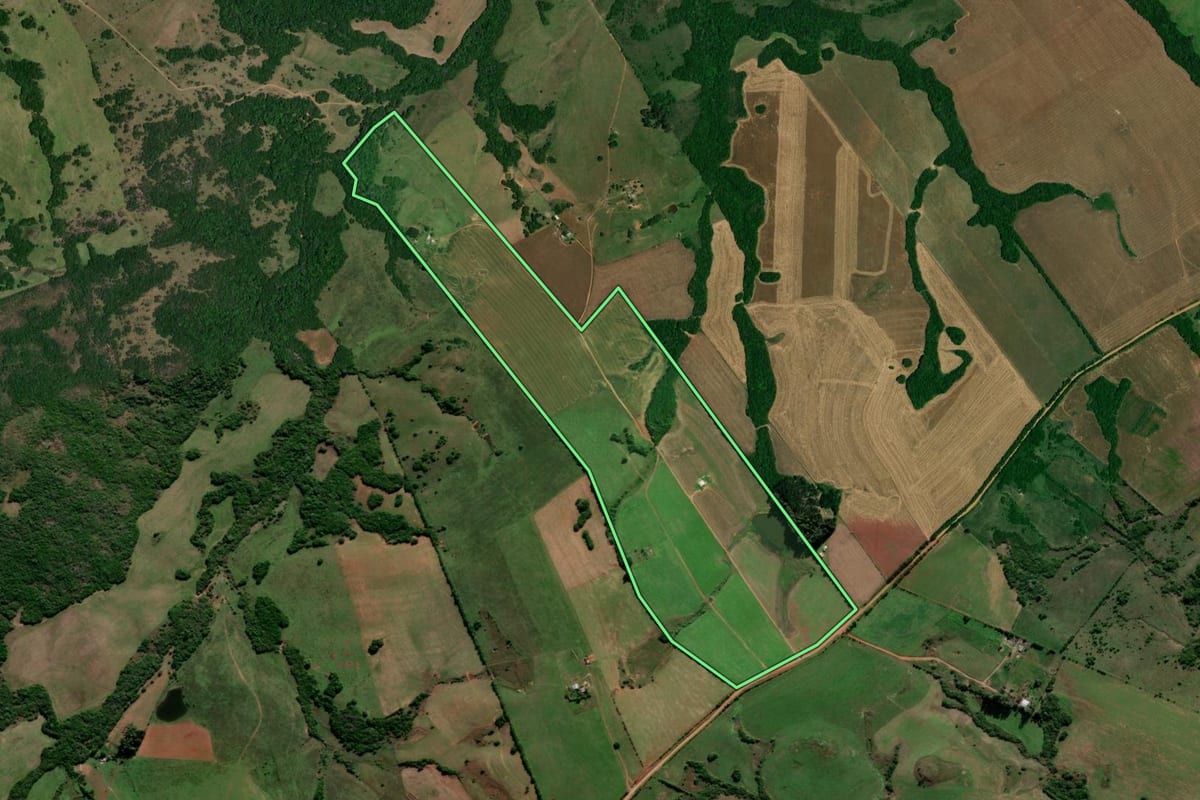 Imagem de satélite do imóvel rural em São Sepé (RS), com o contorno declarado no CAR desenhado por cima.