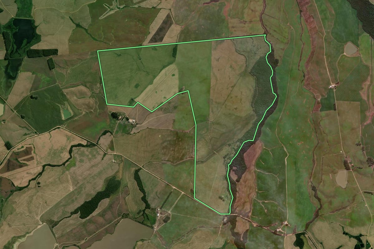 Imagem de satélite do imóvel rural em São Sepé (RS), com o contorno declarado no CAR desenhado por cima.